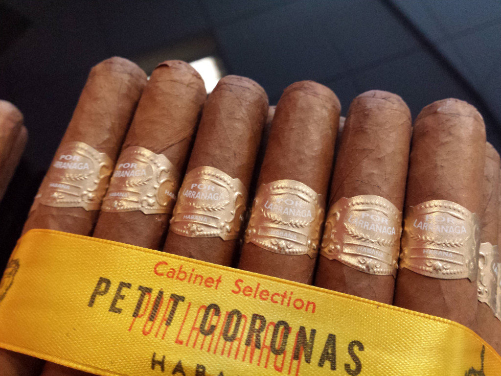 20 por larranaga petit coronas out of box full