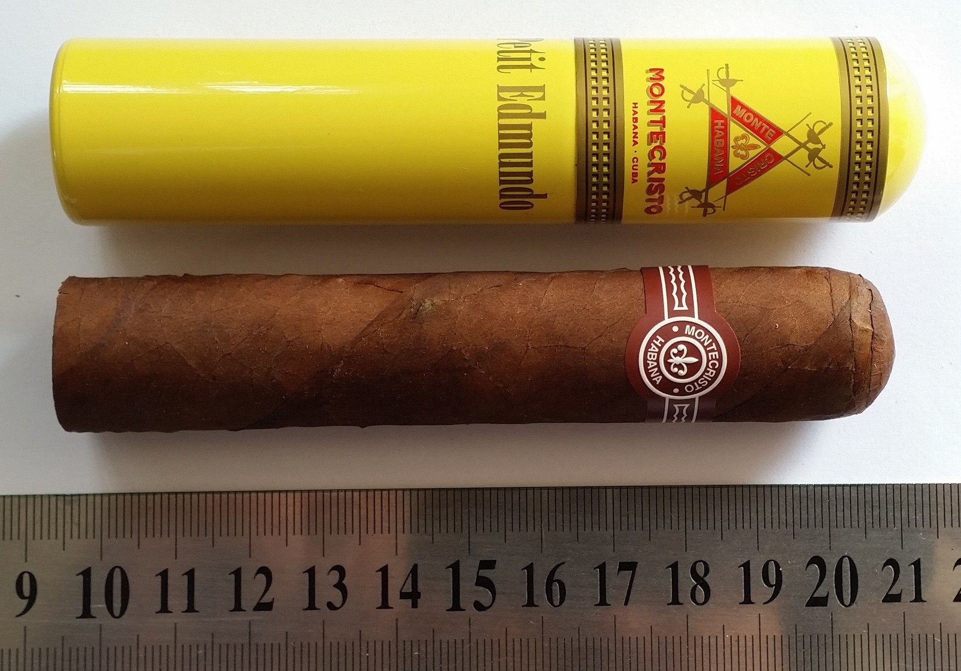 Montecristo Petit Edmundo Tubos Cigar