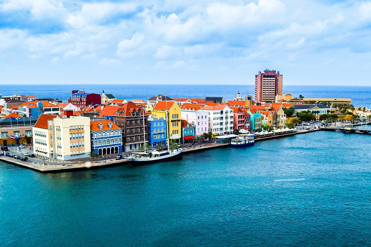 Where is Curaçao located?