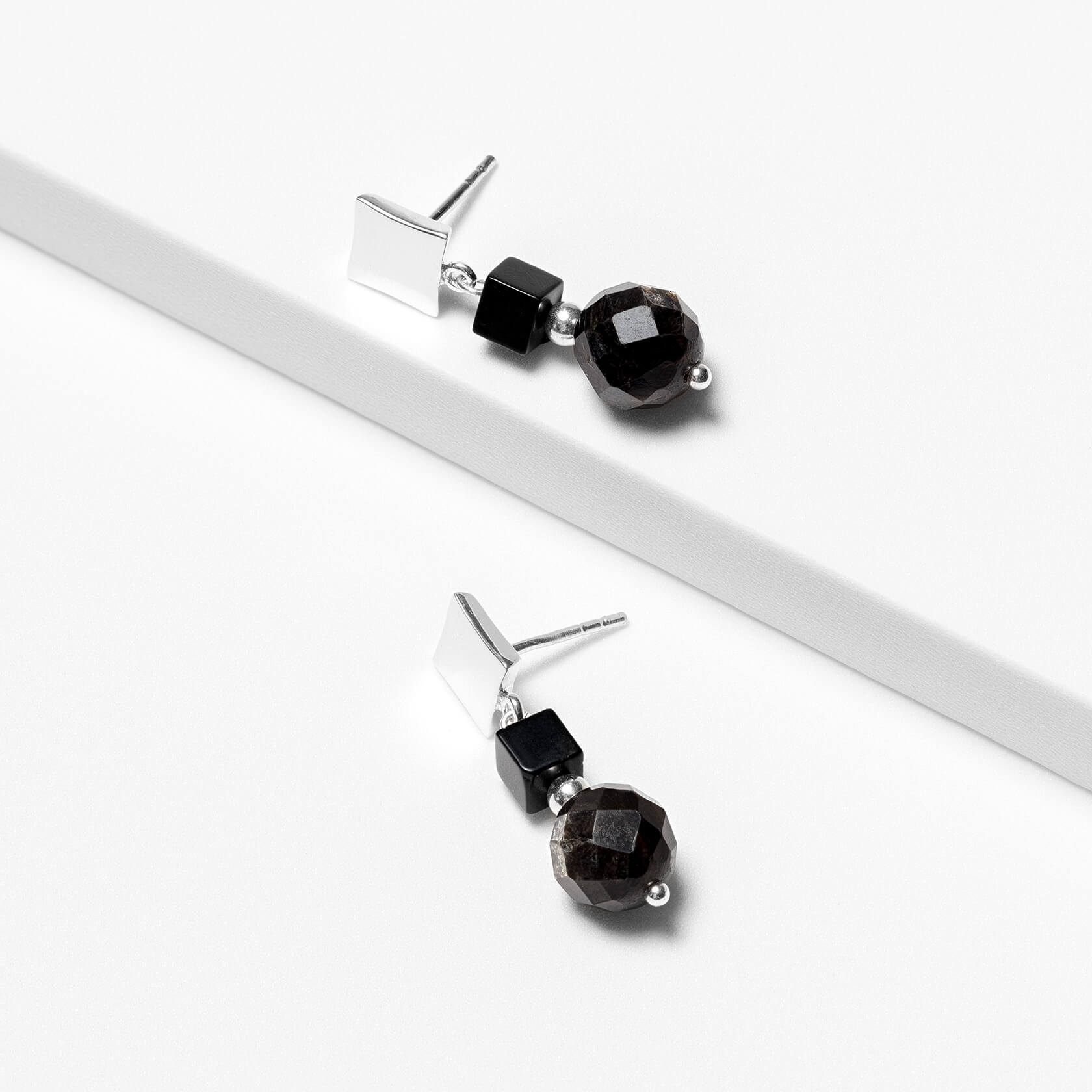 Muscovite and onyx earrings